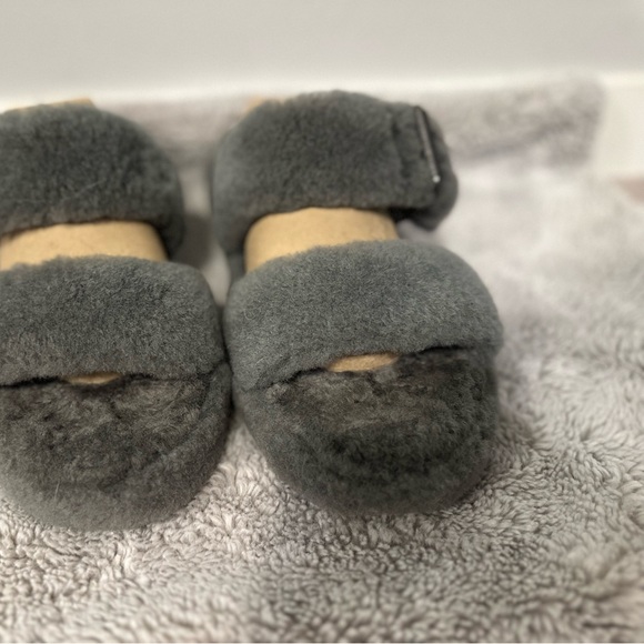 UGG Women Gray Fur Sheepskin Fuzz Yeah Slide Sandal Size 9 - Picture 2 of 6
